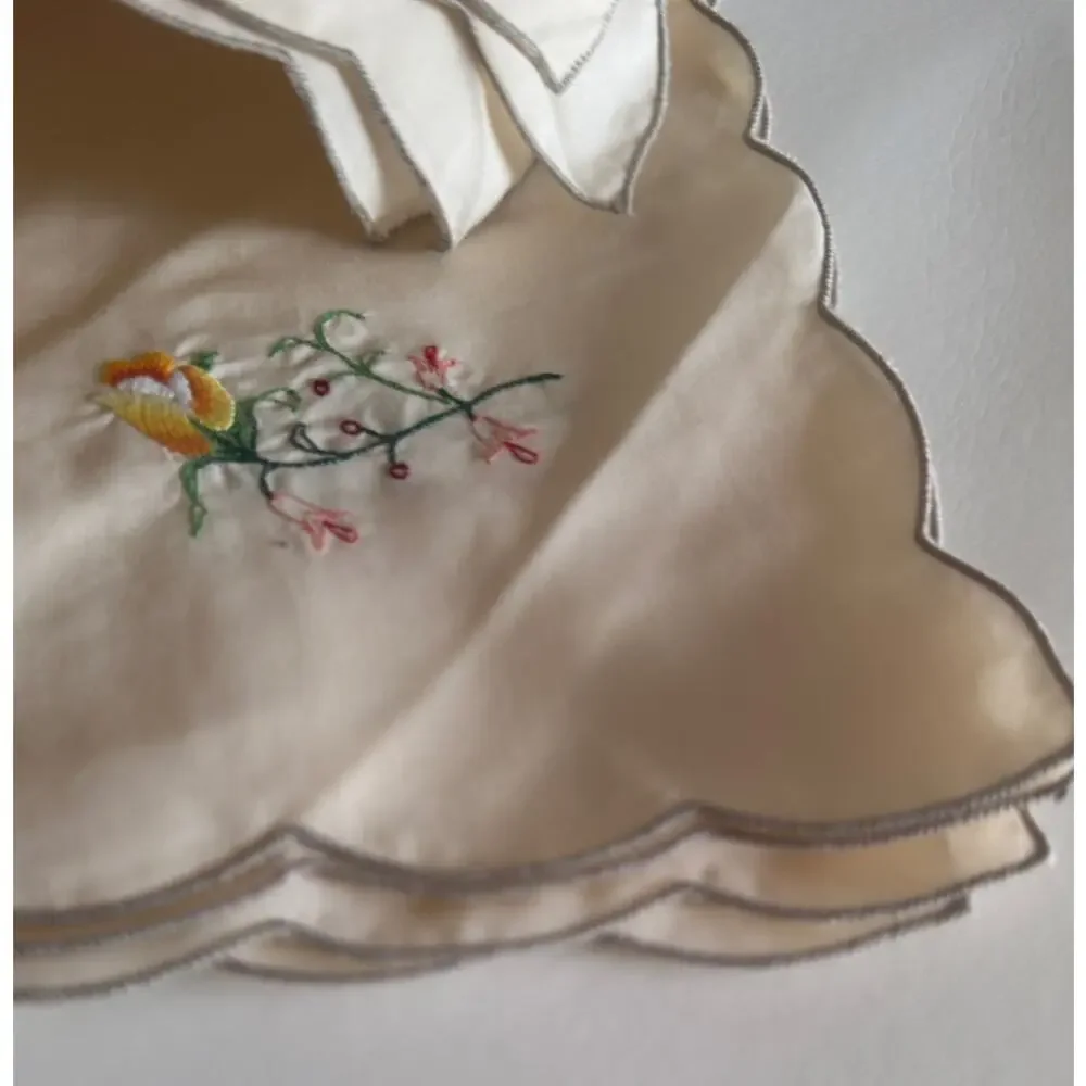 Vintage Hand Embroidered Floral Dinner Napkins Set 12 Scalloped Linen